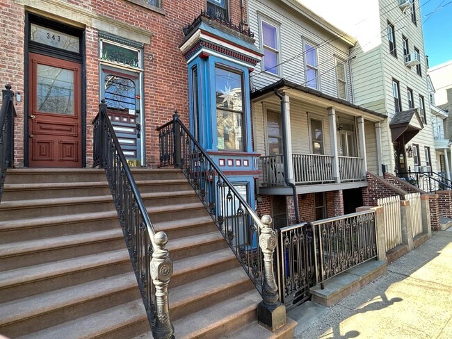 Building Photo - 343 1/2 8th St