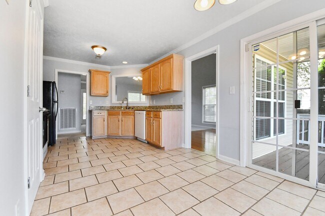 Building Photo - Three Bedroom with Bonus and Pool!