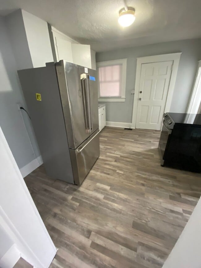 Building Photo - Dowtown Gadsden - Newly Renovated- Spacious