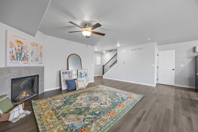 Building Photo - 921 Aiden St