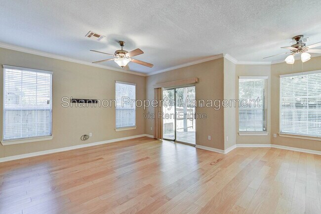 Building Photo - 2919 Crest Park Dr