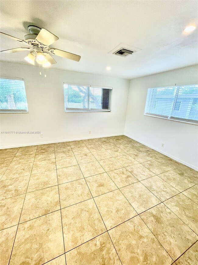 Building Photo - 4430 W Broward Blvd