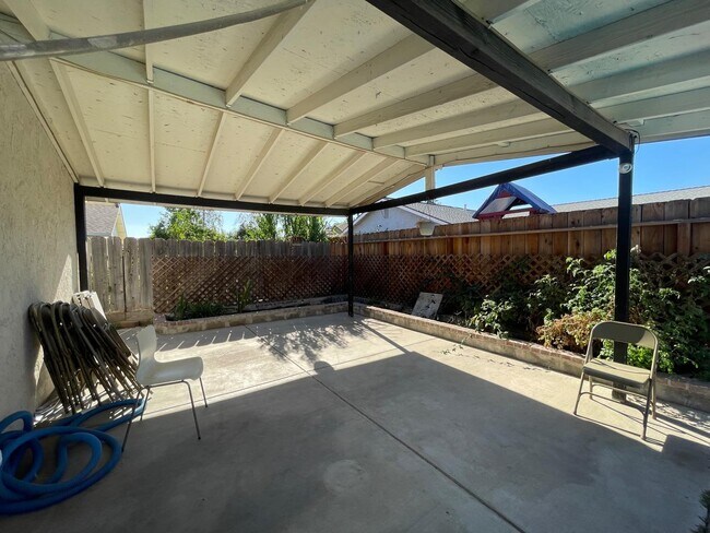 Building Photo - 6128 Chickasaw Ct