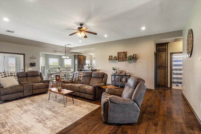 Building Photo - 8398 SW Sun Valley Dr