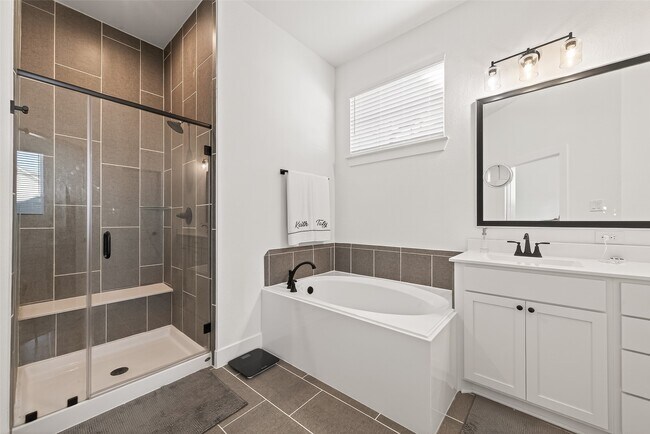 Building Photo - 21163 Medina River Dr