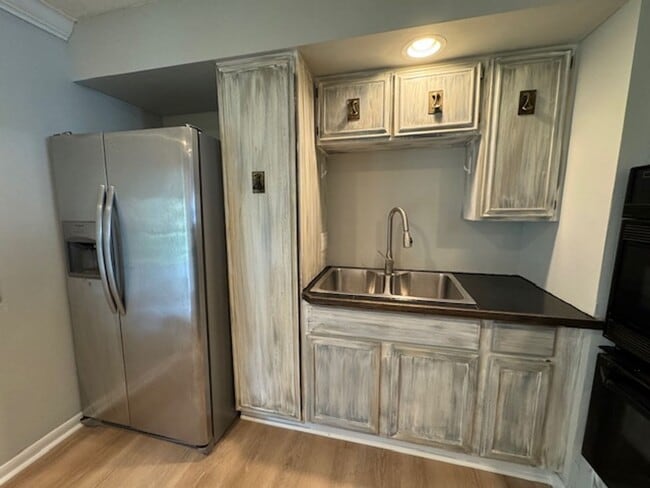 Building Photo - South AVL - 3/2 with Sunroom and Flex Space!