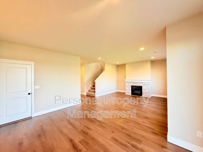 Building Photo - 8728 N 1st St