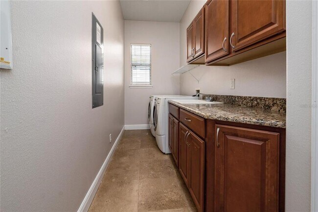Building Photo - 7508 Lake Albert Dr