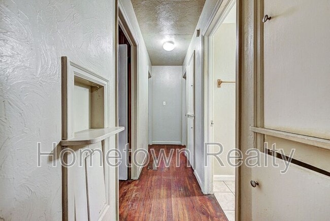 Building Photo - 410 E Steed Dr