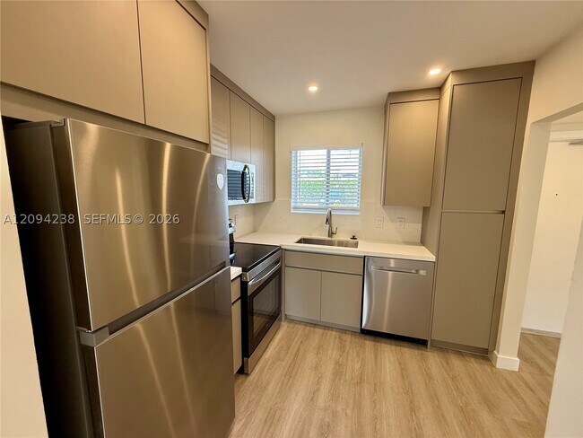 Building Photo - 108 Waterway Dr S