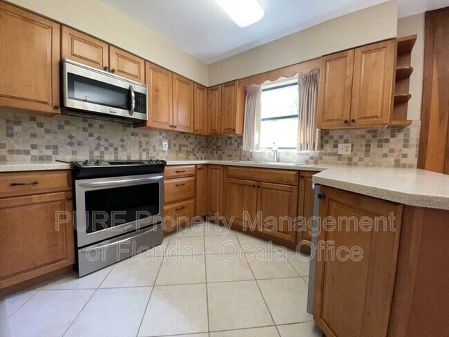 Building Photo - 4211 SW 6th Ave