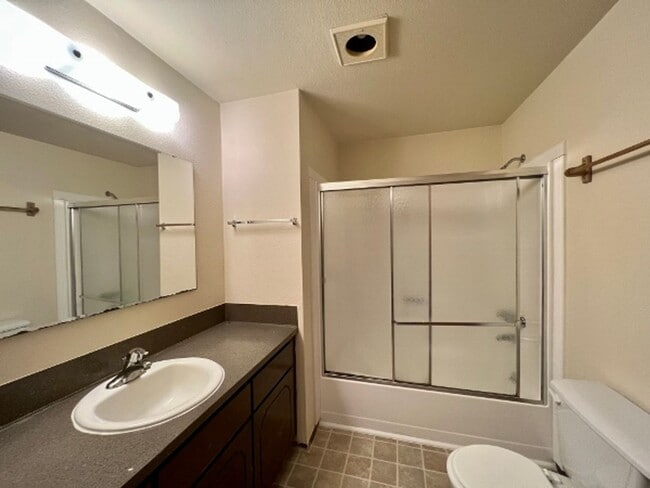 Building Photo - PENDING APPLICATION x2; Upper Eastside 2 B...