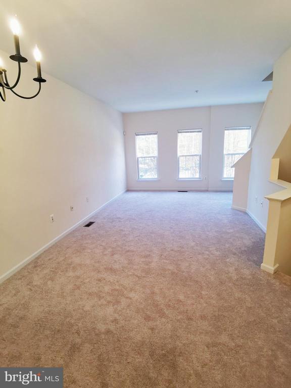 Building Photo - 5822 Cowling Ct