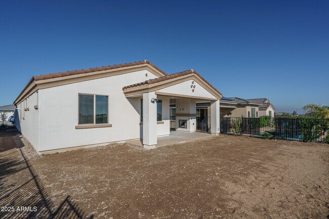 Building Photo - 20607 W Rancho Dr