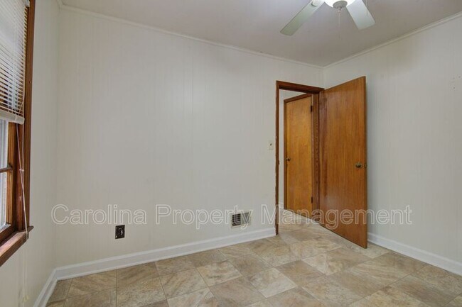 Building Photo - 607 W 19th Ave