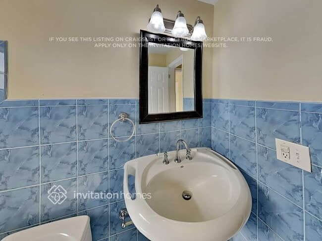 Building Photo - 2522 Holly Rd