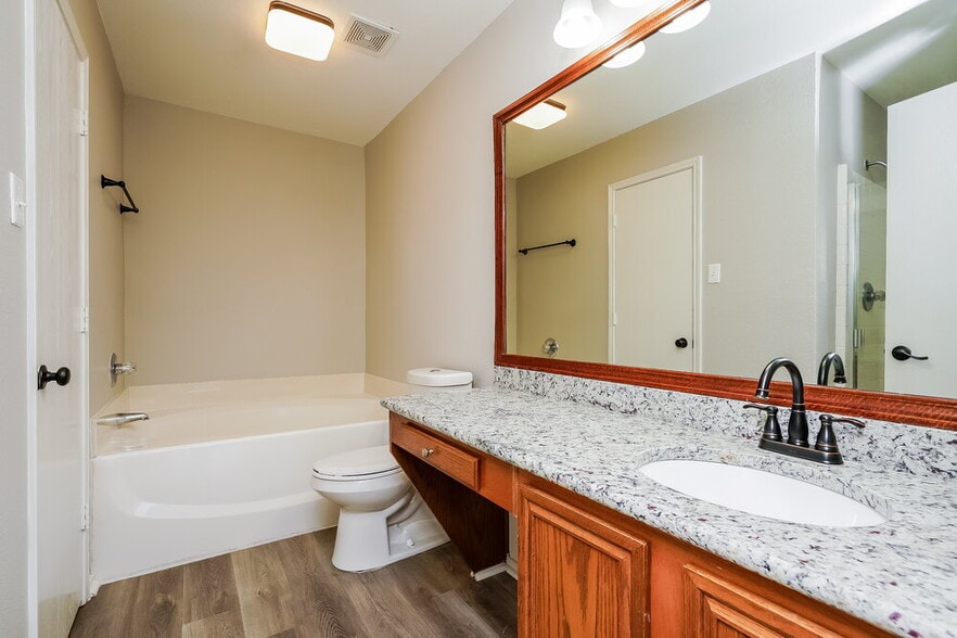 Building Photo - 204 Harvard Dr