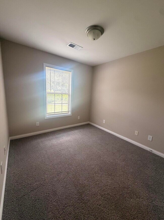 Building Photo - 3855 Lochdale Terrace