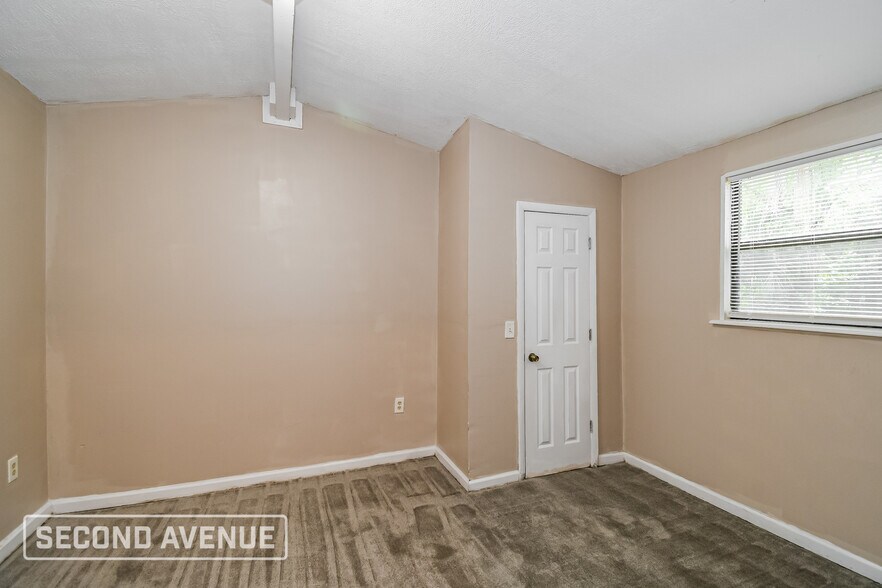 Building Photo - 2318 Looking Glass Ln