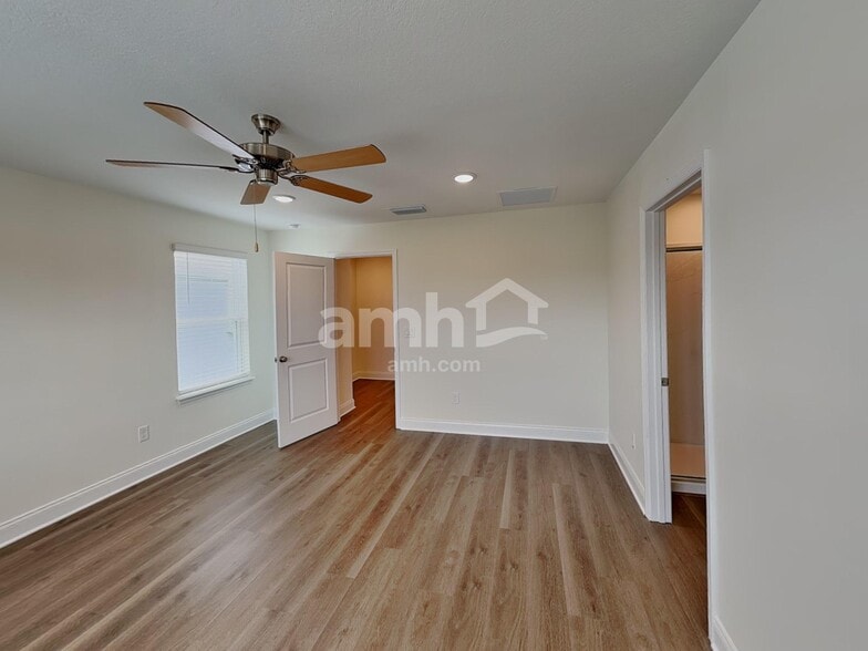 Building Photo - 5654 Oesterle Rd