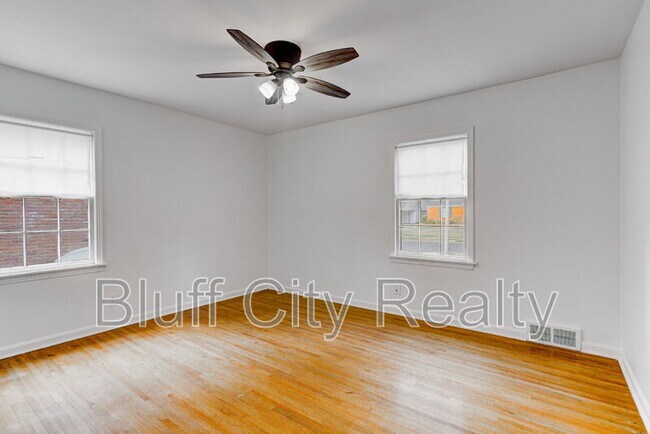 Building Photo - 1620 Sterling Dr