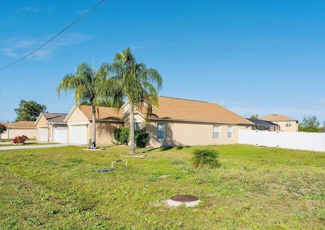 Building Photo - Beautiful 3 Bed and 2 Bath POOL HOME in Ki...