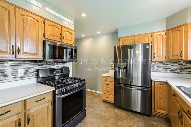 Building Photo - 2871 S Golden Way