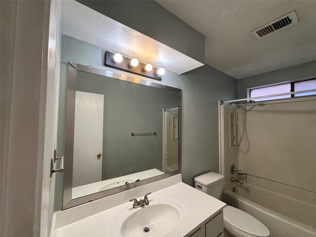 Building Photo - 1506 Park Maple Dr