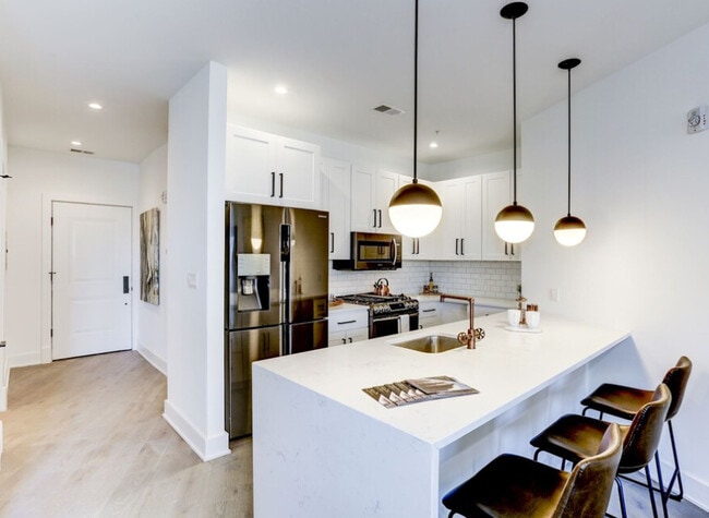 Building Photo - Constellation on H