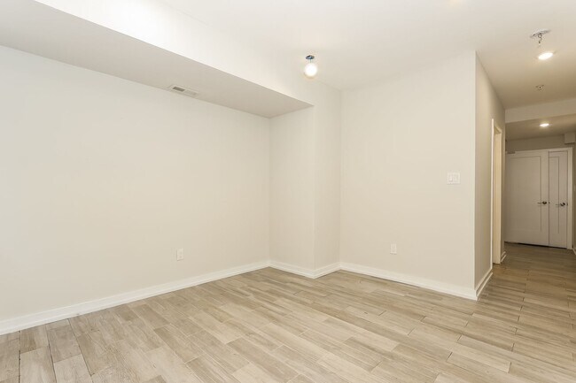 Building Photo - 2106 N Percy St