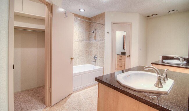Building Photo - 5304 Wolf Run