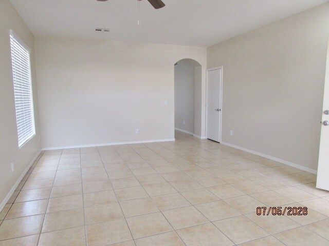Building Photo - 6135 W Navajo Dr