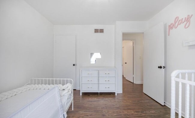 Building Photo - 3BR/2BA Home w/Finished Basement for Rent in Jtown!