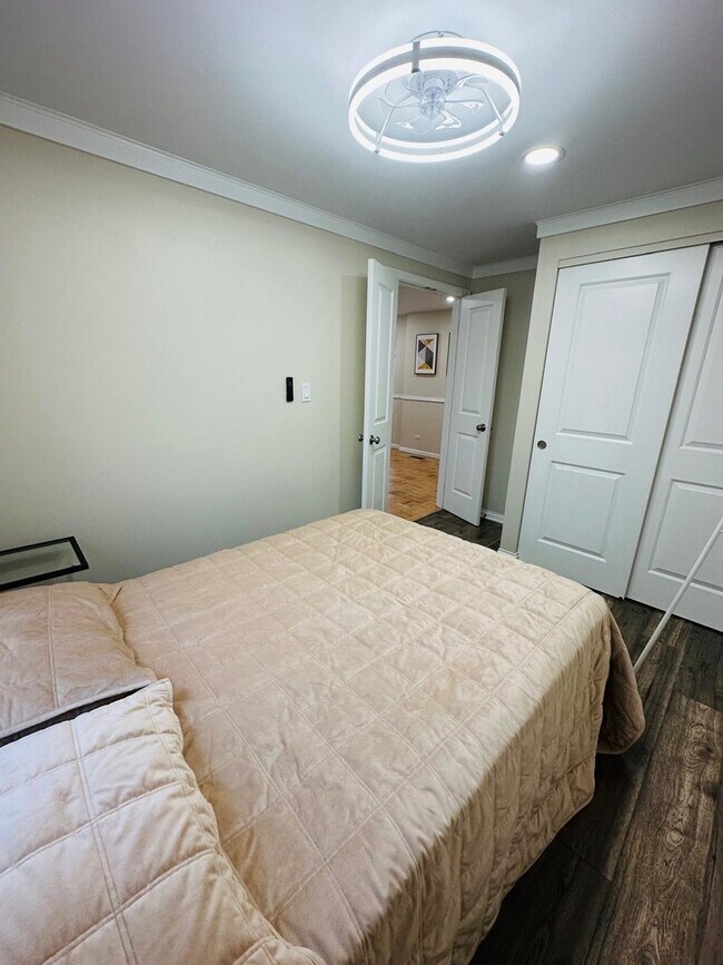 Building Photo - 2062 Danbury Pl