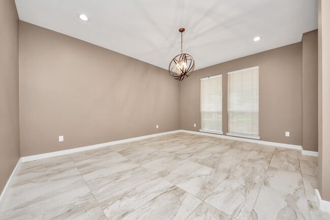 Building Photo - 3210 Shadowwalk Dr