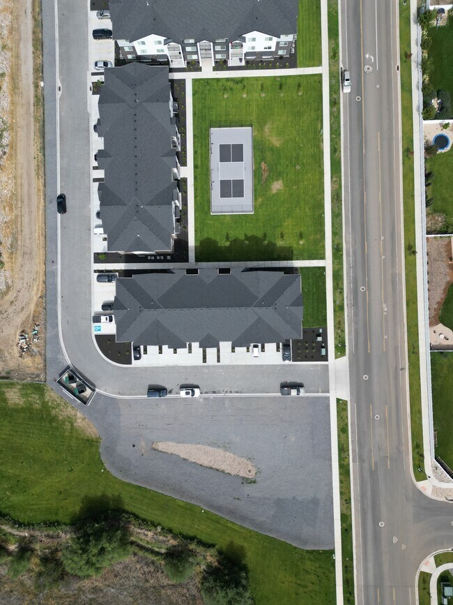 Building Photo - 1322 S Sawmill Blvd