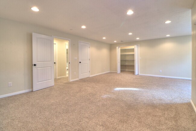 Building Photo - New reduced rent!