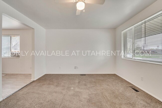 Building Photo - 1194 W 300 N St