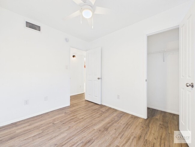 Building Photo - Single Family Home Available Now!