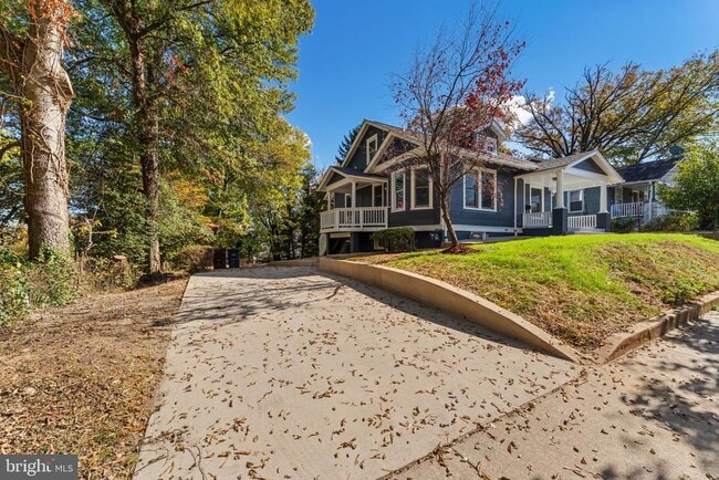 Building Photo - 6107 44th Ave