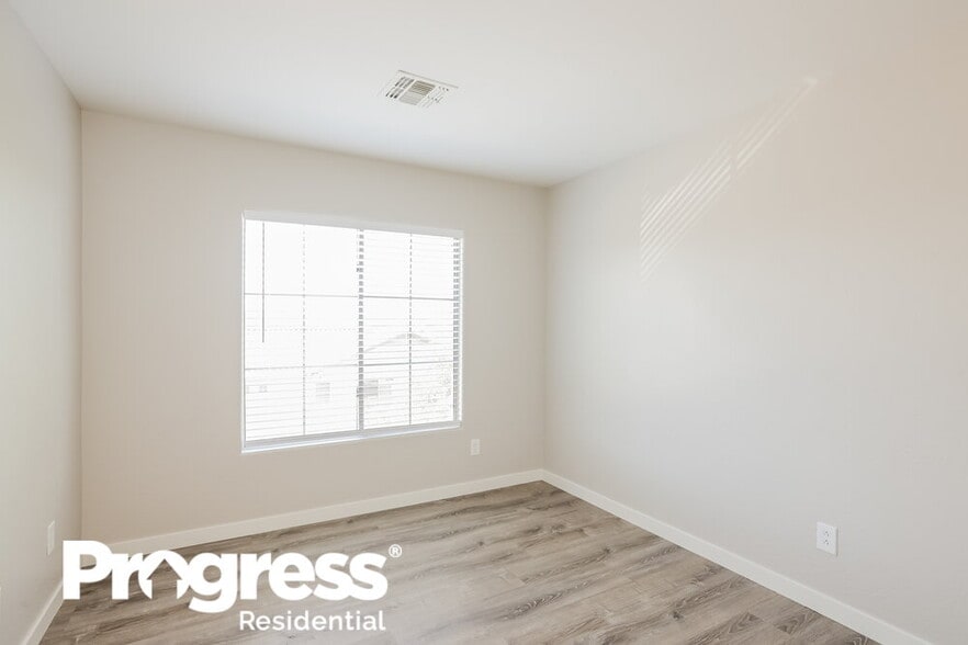 Building Photo - 3844 W Ranier Ct