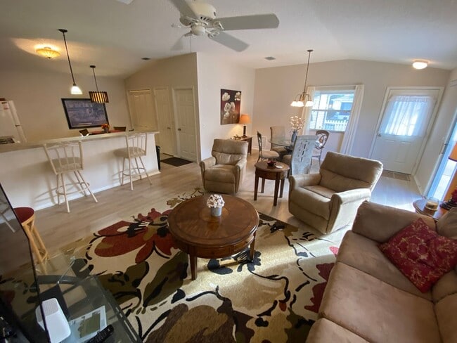 Building Photo - Warm and Inviting ANNUAL 2 + 2 Turnkey Patio Villa in The Village of Mallory