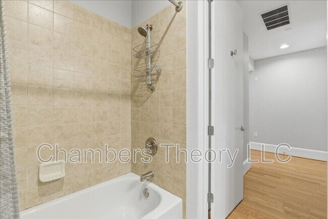 Building Photo - 2035 2nd St NW