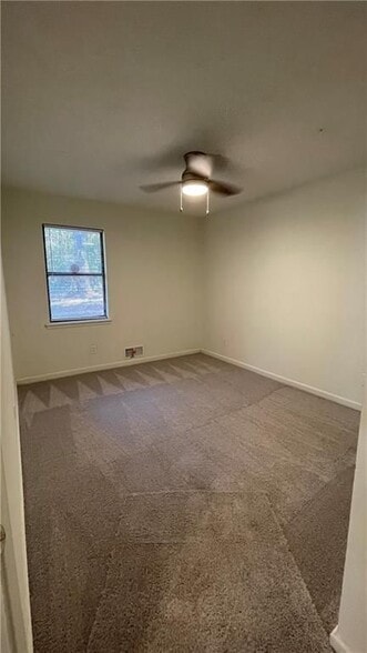 Building Photo - 109 Doves Ln