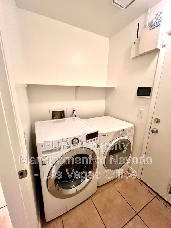 Building Photo - 5342 Chela Dr