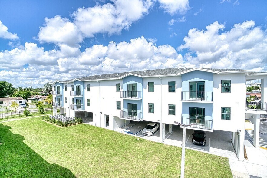 Primary Photo - SORA Apartments