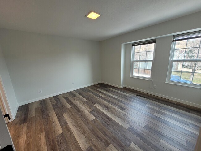 Building Photo - 7260 Julynn Rd