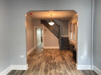 Building Photo - Beautiful 3 bedroom 1 Bathroom Home in Man...