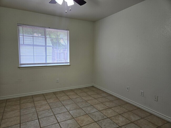 Building Photo - 3710 Oldenburg Ln