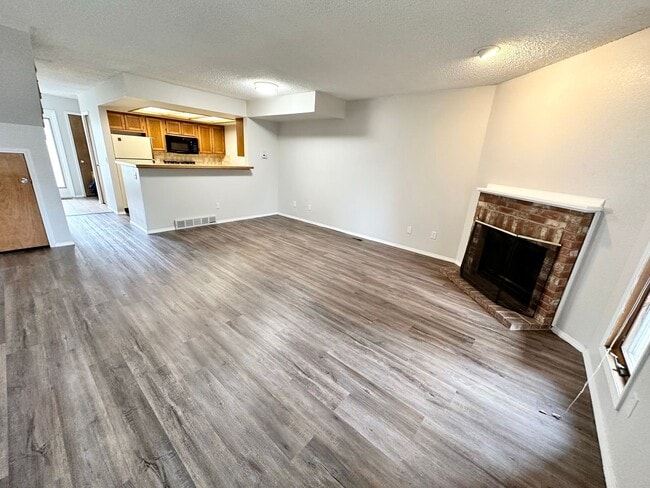 Building Photo - Recently renovated townhome with three bal...